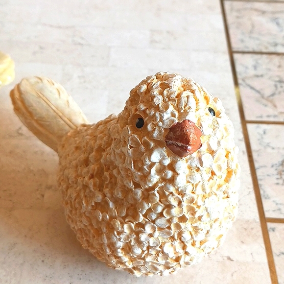 Bird figurines- resin set of 2 - floral design on birds - yellow. Valeri Parhill - Picture 4 of 15